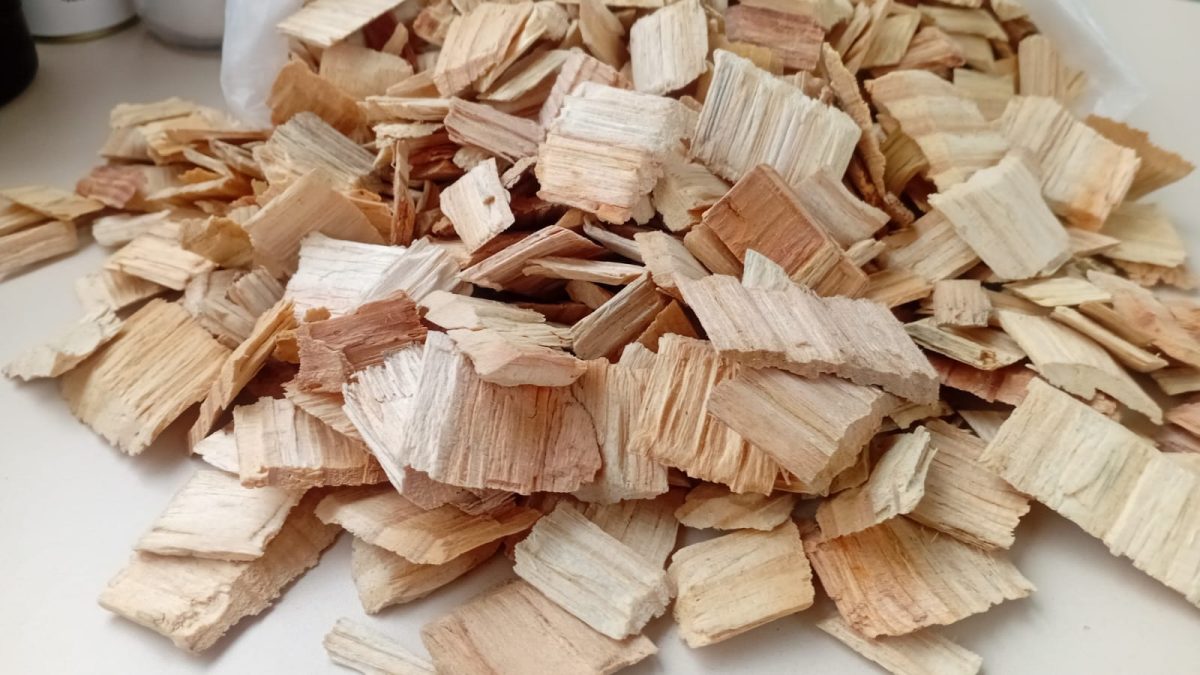pine chips  ,Astillas de pino, 소나무집
